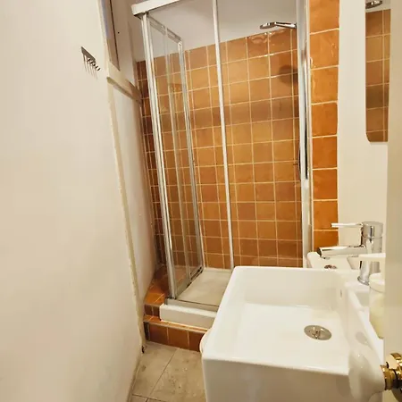 Comfortable Family In Alfama דירה