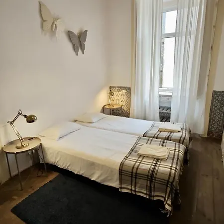 Comfortable Family In Alfama *