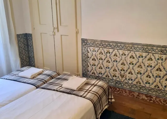 Comfortable Family In Alfama Lissabon