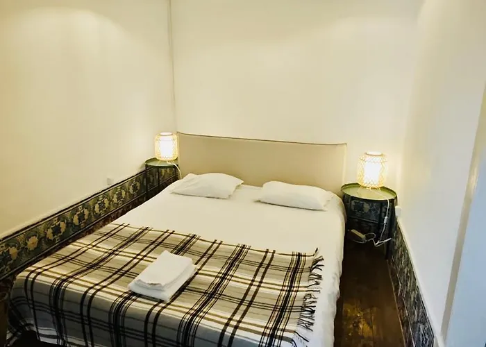 Comfortable Family In Alfama Lisbona