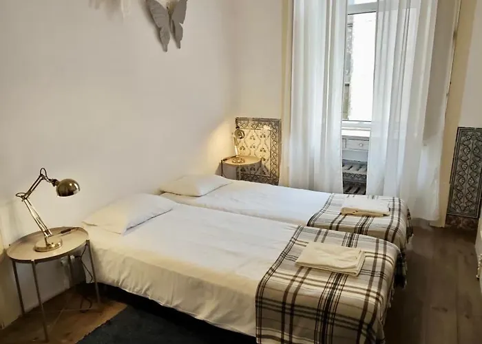 Comfortable Family In Alfama *